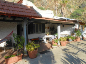 2 bedrooms house at Palmi 100 m away from the beach with sea view furnished terrace and wifi Palmi